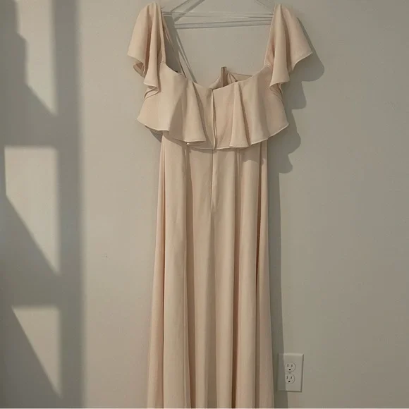 Fame and Partners Cream Gown Off the Shoulder Fitted Waist Size M High Slit - Picture 12 of 16